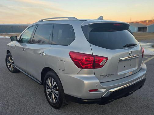 2019 Nissan Pathfinder SV