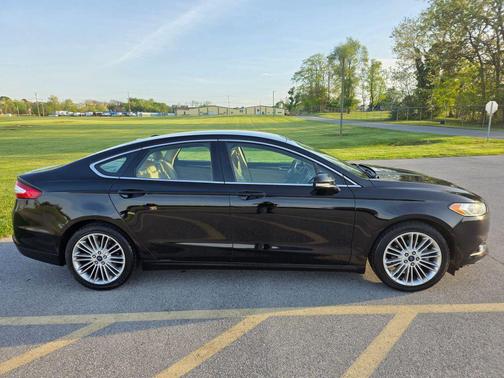 Black 2016 Ford Fusion SE