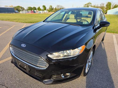 Black 2016 Ford Fusion SE
