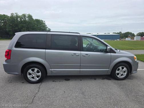 Silver 2013 Dodge Grand Caravan SXT