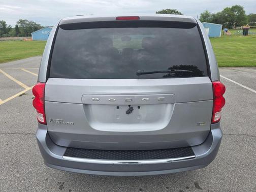 Silver 2013 Dodge Grand Caravan SXT