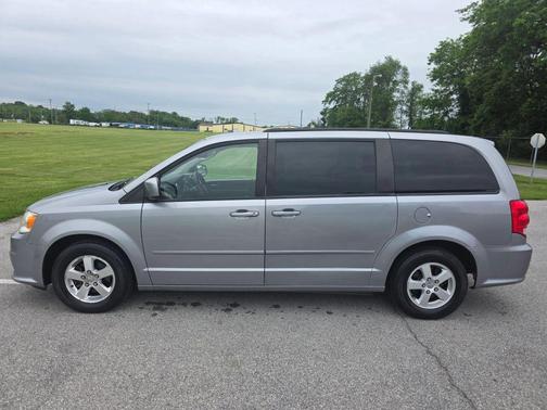 Silver 2013 Dodge Grand Caravan SXT