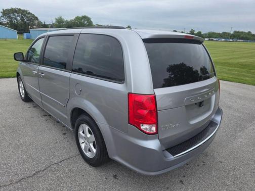 Silver 2013 Dodge Grand Caravan SXT