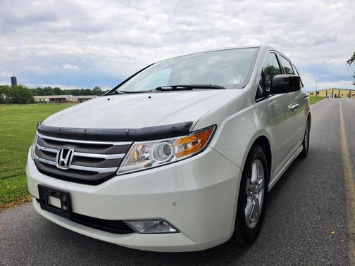 White 2013 Honda Odyssey Touring Elite