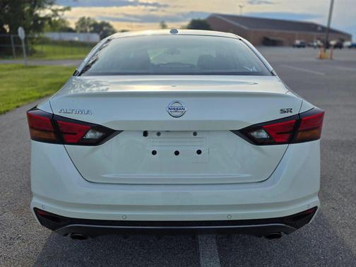 White 2020 Nissan Altima SR FWD