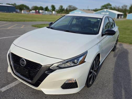White 2020 Nissan Altima SR FWD