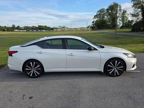 White 2020 Nissan Altima SR FWD