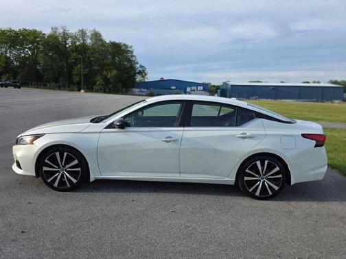White 2020 Nissan Altima SR FWD