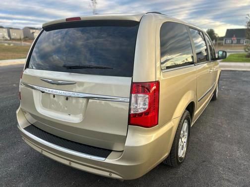 2012 Chrysler Town & Country Touring-L