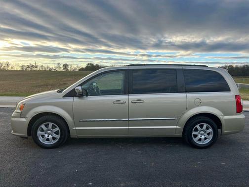 2012 Chrysler Town & Country Touring-L
