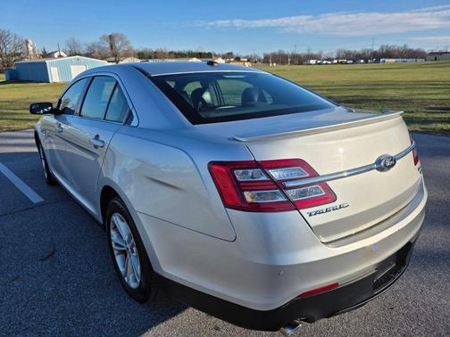 2016 Ford Taurus SEL