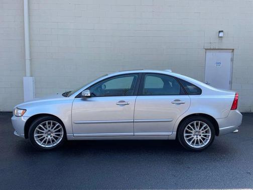Silver 2011 Volvo S40 T5