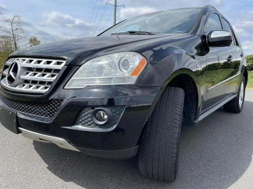 Black 2009 Mercedes-Benz M-Class 4MATIC