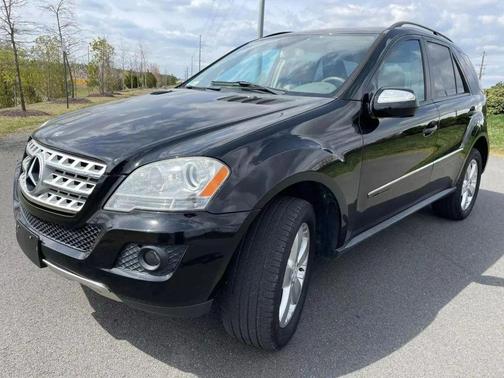 Black 2009 Mercedes-Benz M-Class 4MATIC