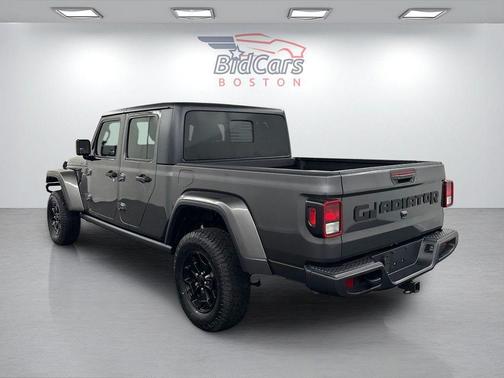 2022 Jeep Gladiator Sport