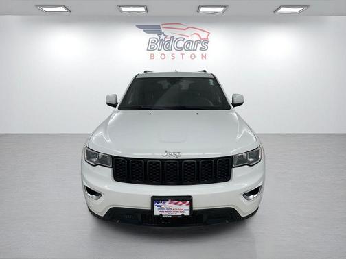 Bright White Clearcoat 2017 Jeep Grand Cherokee Laredo