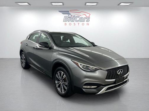 2017 INFINITI QX30 Premium