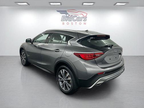 2017 INFINITI QX30 Premium