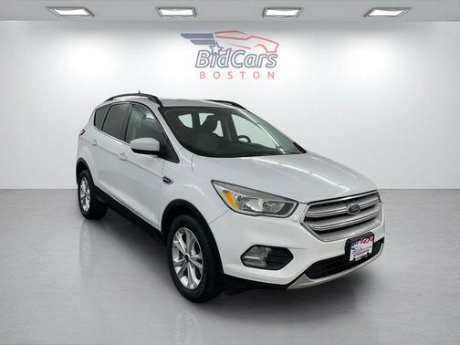 Oxford White 2018 Ford Escape SE