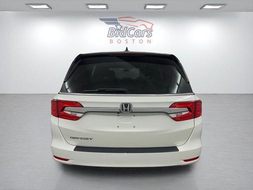 White 2018 Honda Odyssey EX