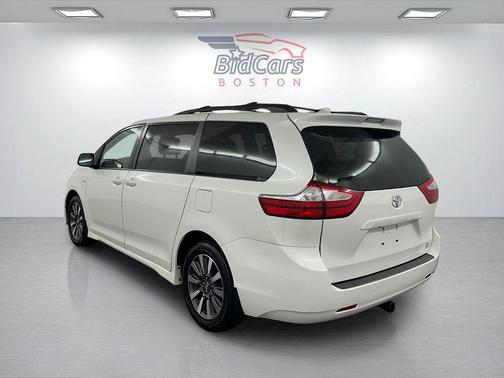 2019 Toyota Sienna XLE