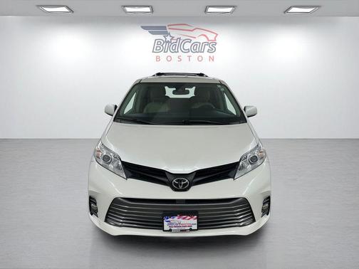 2019 Toyota Sienna XLE