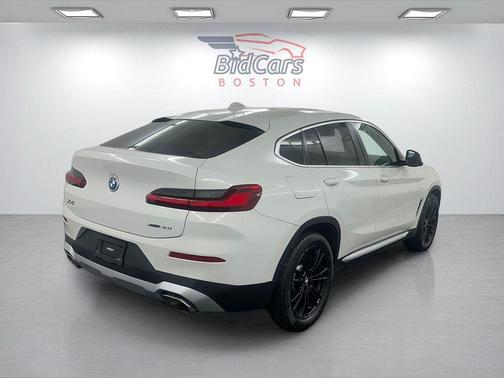 White 2022 BMW X4 xDrive30i