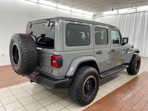 Photo 4 of 54 of 2020 Jeep Wrangler Unlimited Sahara