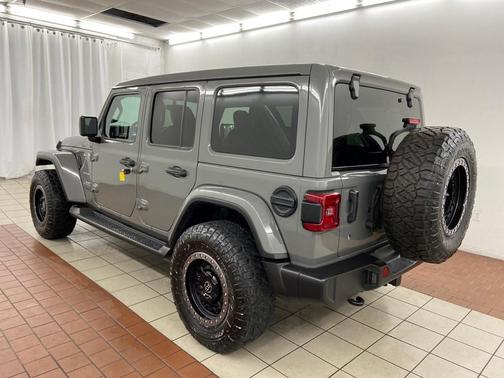 Photo 2 of 54 of 2020 Jeep Wrangler Unlimited Sahara
