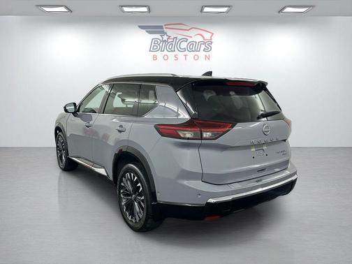 Boulder Gray Metallic 2024 Nissan Rogue Platinum
