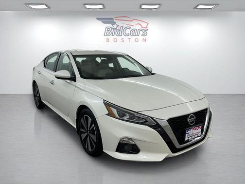 White 2020 Nissan Altima 2.5 SV