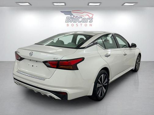 White 2020 Nissan Altima 2.5 SV