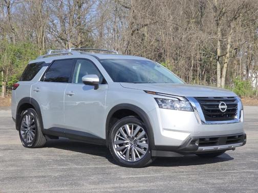 2024 Nissan Pathfinder SL