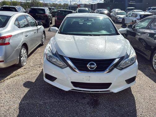 Glacier White 2018 Nissan Altima 2.5 S