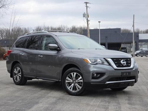 2017 Nissan Pathfinder SL