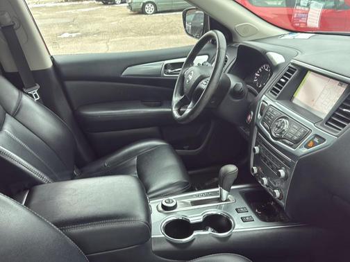 2017 Nissan Pathfinder SL