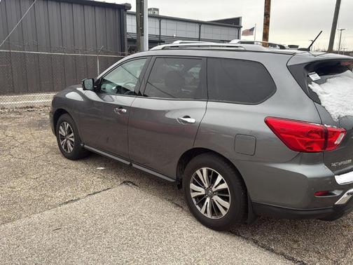 2017 Nissan Pathfinder SL