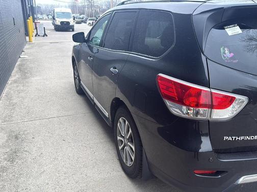 2016 Nissan Pathfinder SL