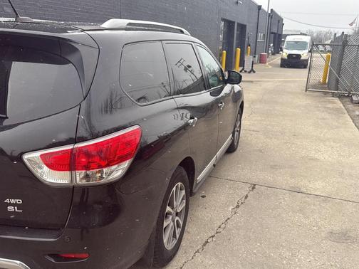 2016 Nissan Pathfinder SL