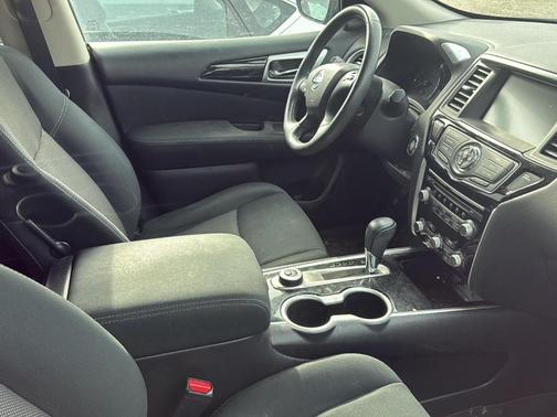 2017 Nissan Pathfinder SV