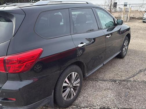 2017 Nissan Pathfinder SV