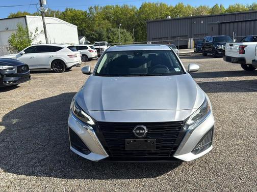 Brilliant Silver Metallic 2023 Nissan Altima 2.5 SV