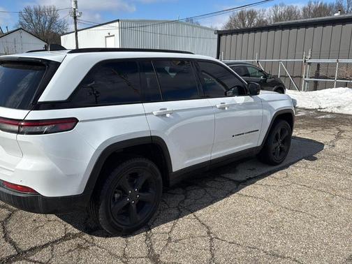 2022 Jeep Grand Cherokee Altitude