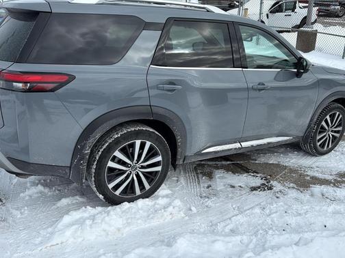 2022 Nissan Pathfinder Platinum