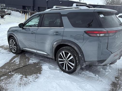 2022 Nissan Pathfinder Platinum