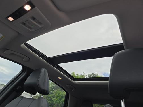 2t Wht Blk Roof 2024 Nissan ARIYA EVOLVE+