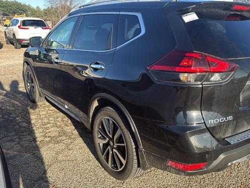 Magnetic Black 2020 Nissan Rogue SL