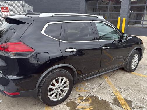 2017 Nissan Rogue SV