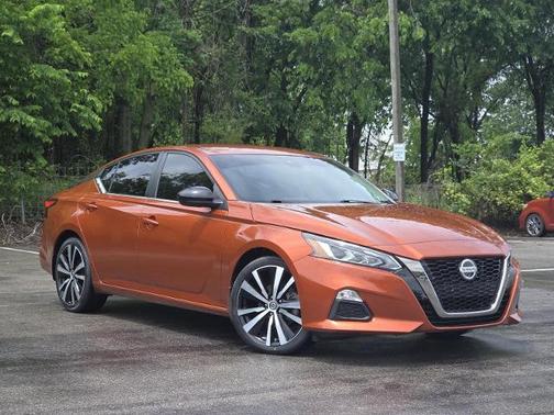 Sunset Drift Chromaflair 2021 Nissan Altima 2.5 SR
