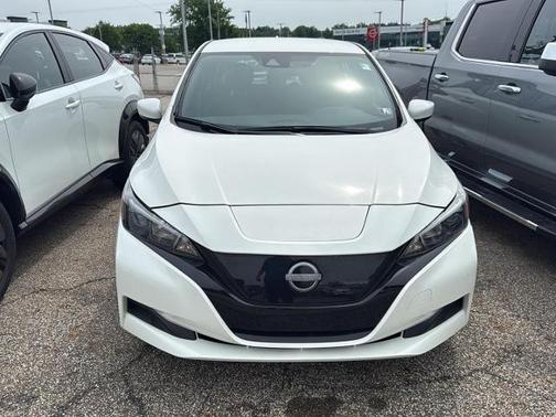 Glacier White 2023 Nissan Leaf S
